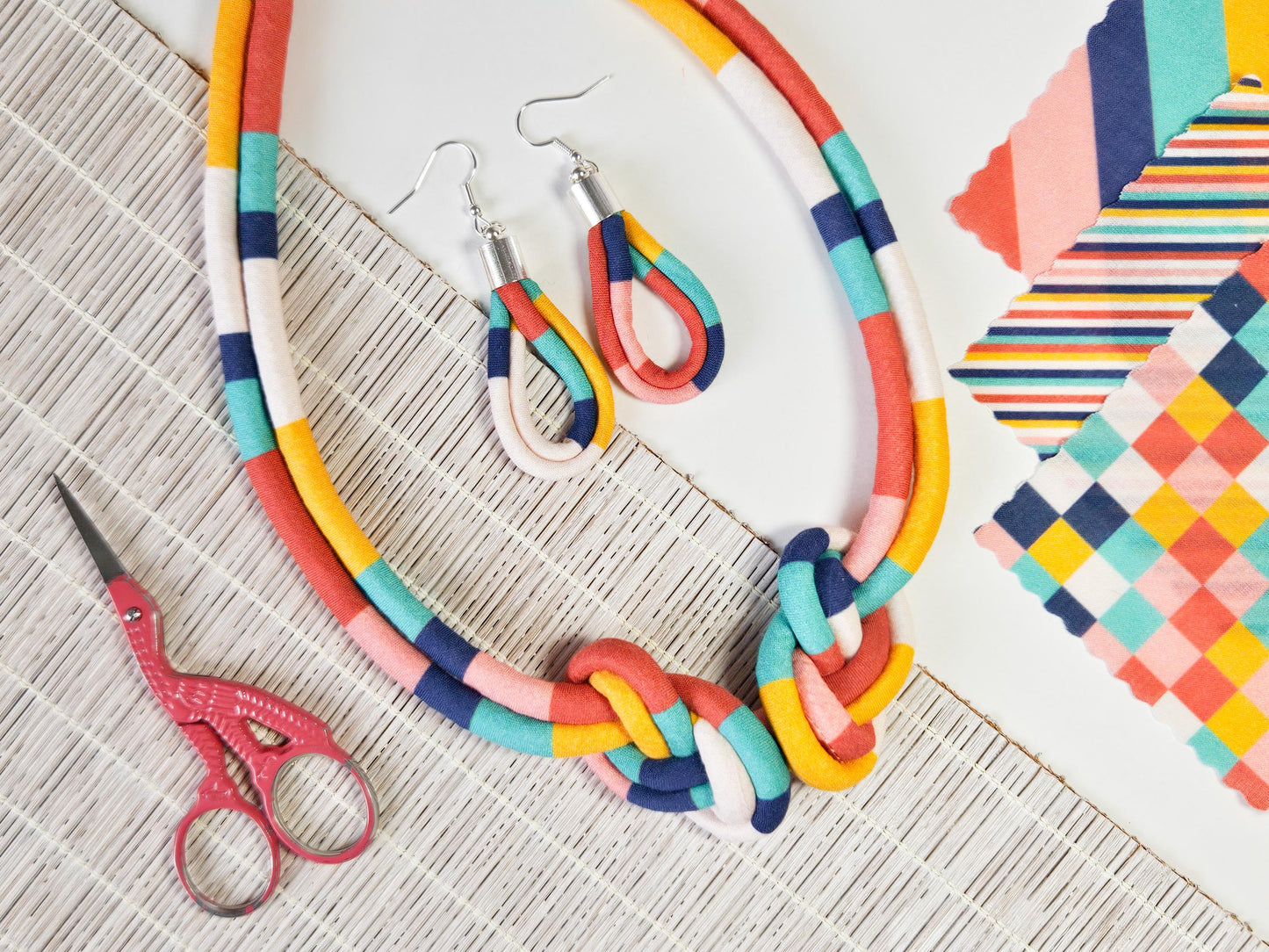 Eight Knot Necklace - Deck Chair